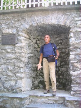 Bruno sulla tribuna del banditore (31718 bytes)